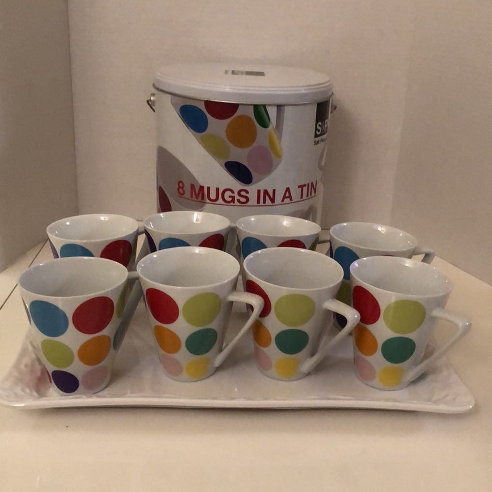 ⭐️Host Pick⭐️- SET of 8 Mugs in a Tin
